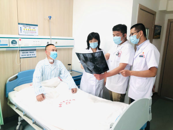 陕西西安：让患者站立起来是我最大的心愿——访西安市中心医院青年医生师磊-第3张图片-益民生活网